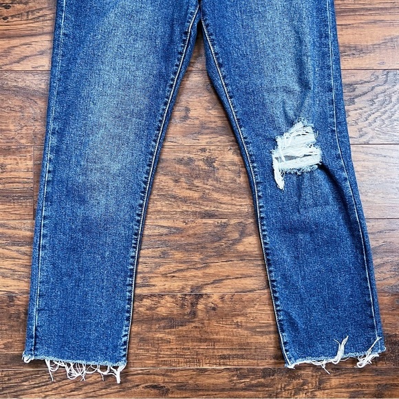 Levi’s • Wedgie Straight jeans distressed medium wash frayed hem ripped knee - Picture 6 of 11